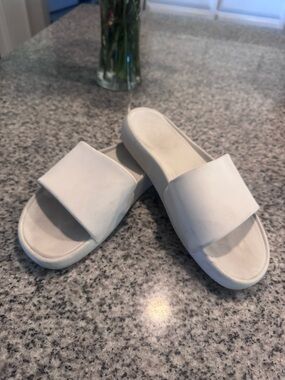 Lululemon Women’s Restfeel Slide
